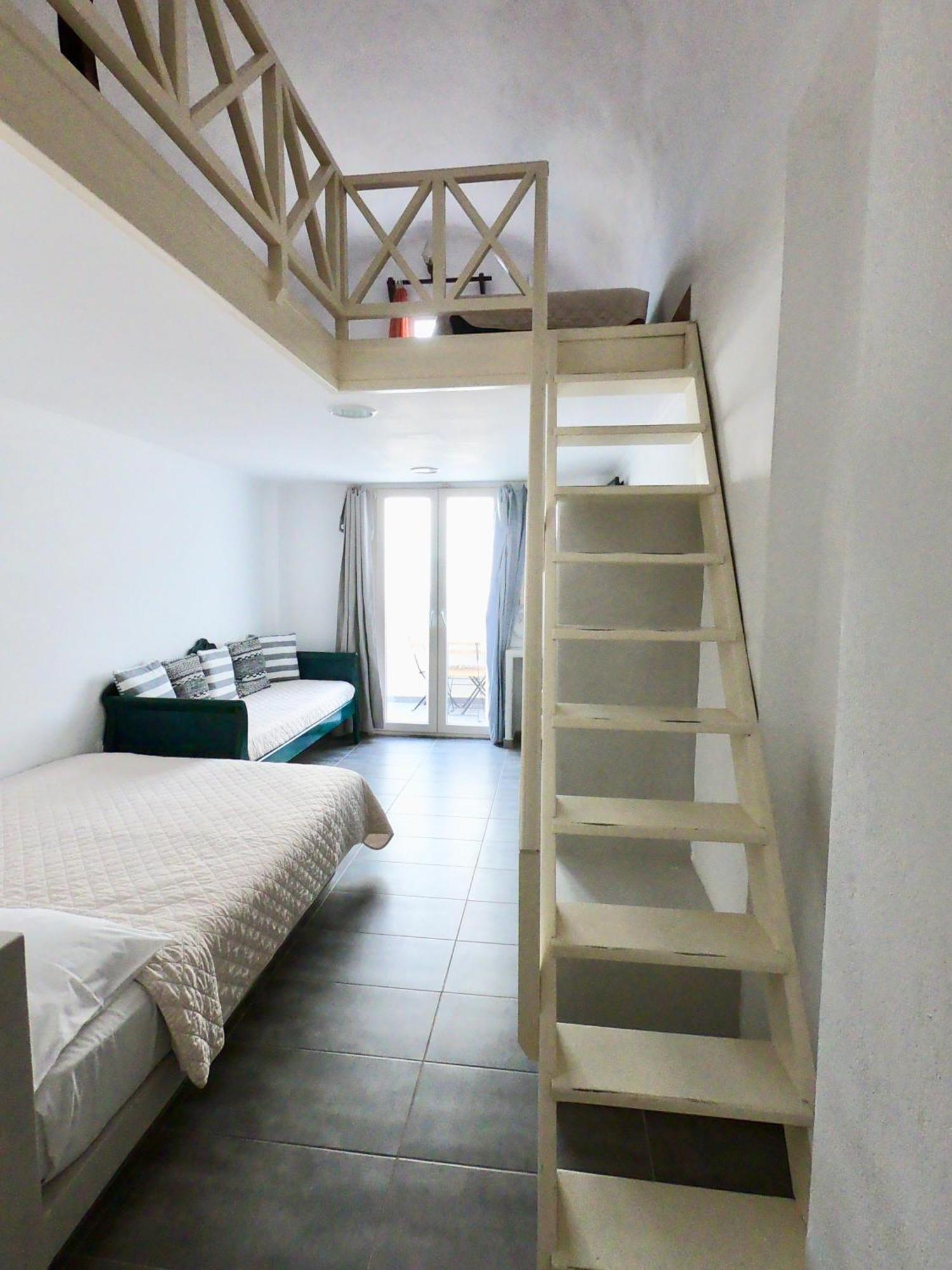 Anny Studios & Rooms Perissa Beach Exterior photo